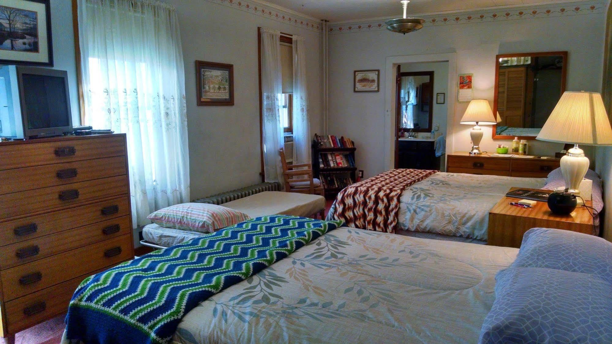 Fish & Loaves Bed And Breakfast Numidia ภายนอก รูปภาพ
