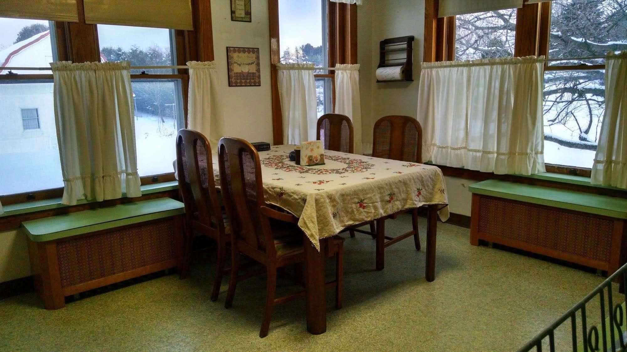 Fish & Loaves Bed And Breakfast Numidia ภายนอก รูปภาพ
